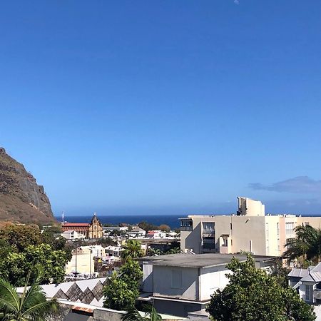 Perle Au Centre Ville Avec Vue Mer Et Montagne 생드니 외부 사진